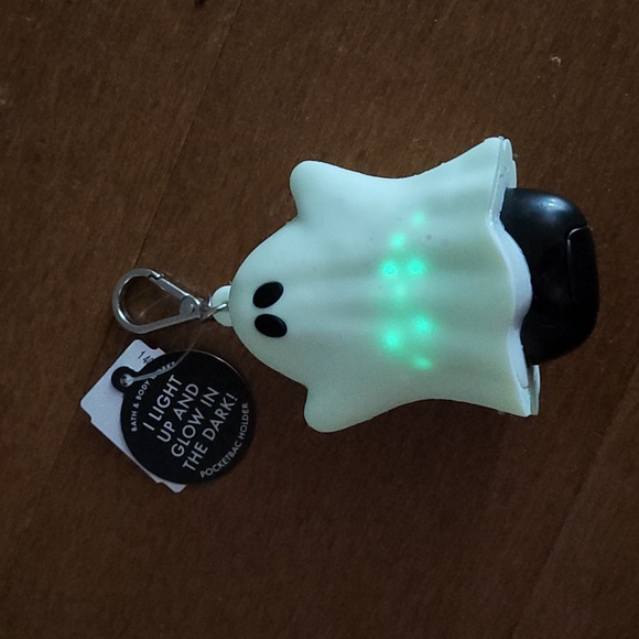 Bath and Body work GLOW IN THE DARK Ghost  pocket sanitzer holder - Picture 3 of 5